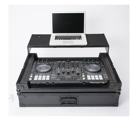 There is just one size that fits all! The Magma  MULTI-FORMAT Workstation XXL PLUS example