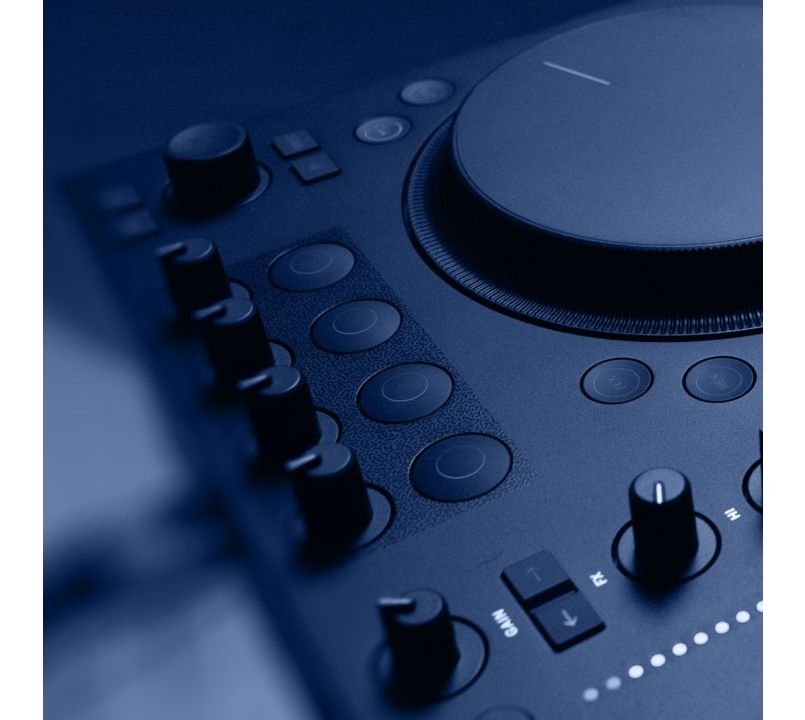 Native Instruments TRAKTOR MX2 DJ Controller